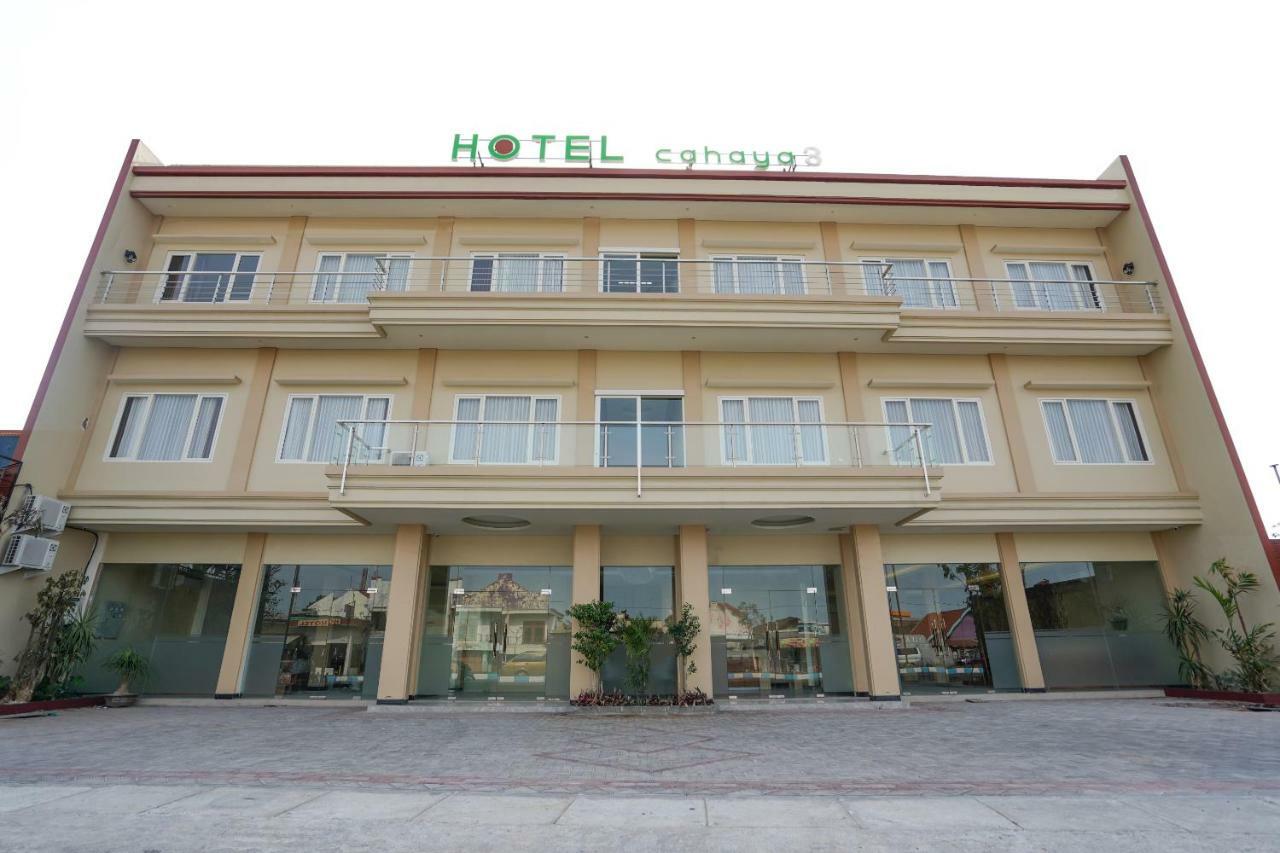 Oyo 1330 Hotel Cahaya 3 Brebek Exterior photo